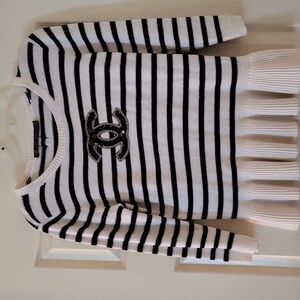 OUTBACK RED KNIT 3/4 SLEEVE SIMI CROP SWEATER.  CC LOGO HAND ATTACHMENT.